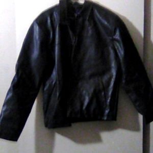This is a great condition leather polo jacket